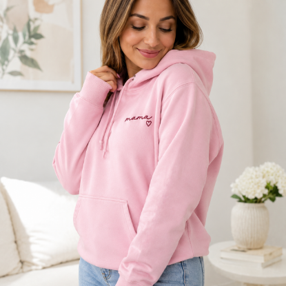 Obrazek Personalizowana bluza jasnoróżowa dla Mamy z imionami dzieci – haft MAMA z sercem