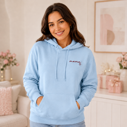 Obrazek Personalizowana bluza jasnoniebieska dla Mamy z imionami dzieci – haft MAMA z sercem