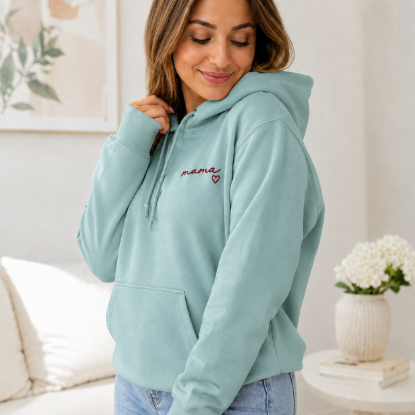 Obrazek Personalizowana bluza zielonomorska dla Mamy z imionami dzieci – haft MAMA z sercem