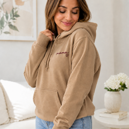 Obrazek Personalizowana bluza jasny brąz dla Mamy z imionami dzieci – haft MAMA z sercem